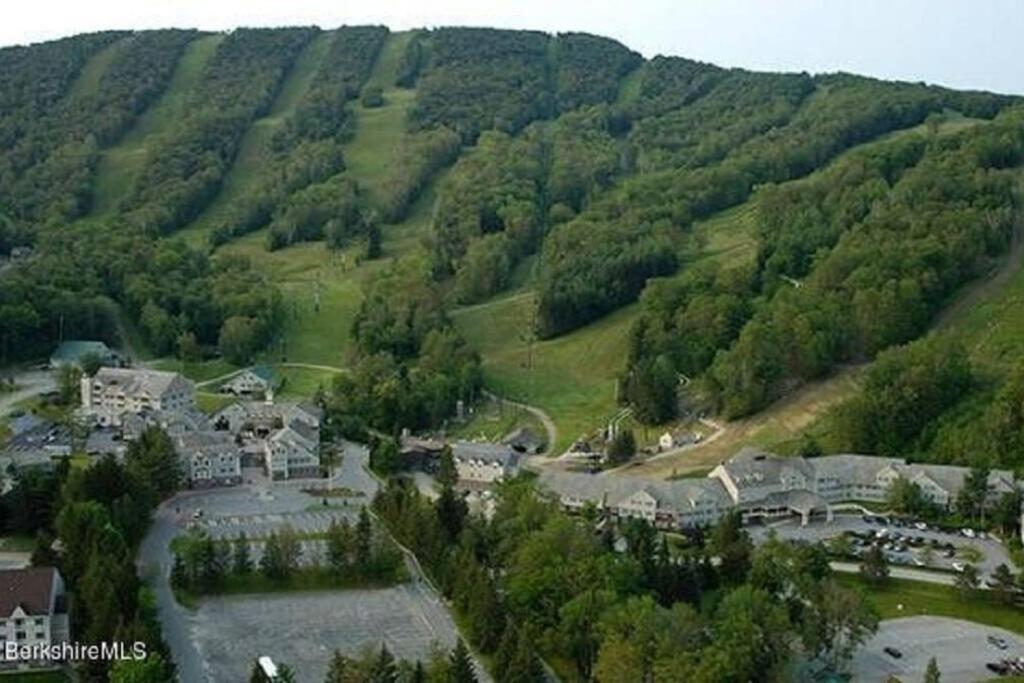 Ski On Off 1Br Suite 1St Flr Sleeps 4 Jiminy Peak Hancock Bagian luar foto